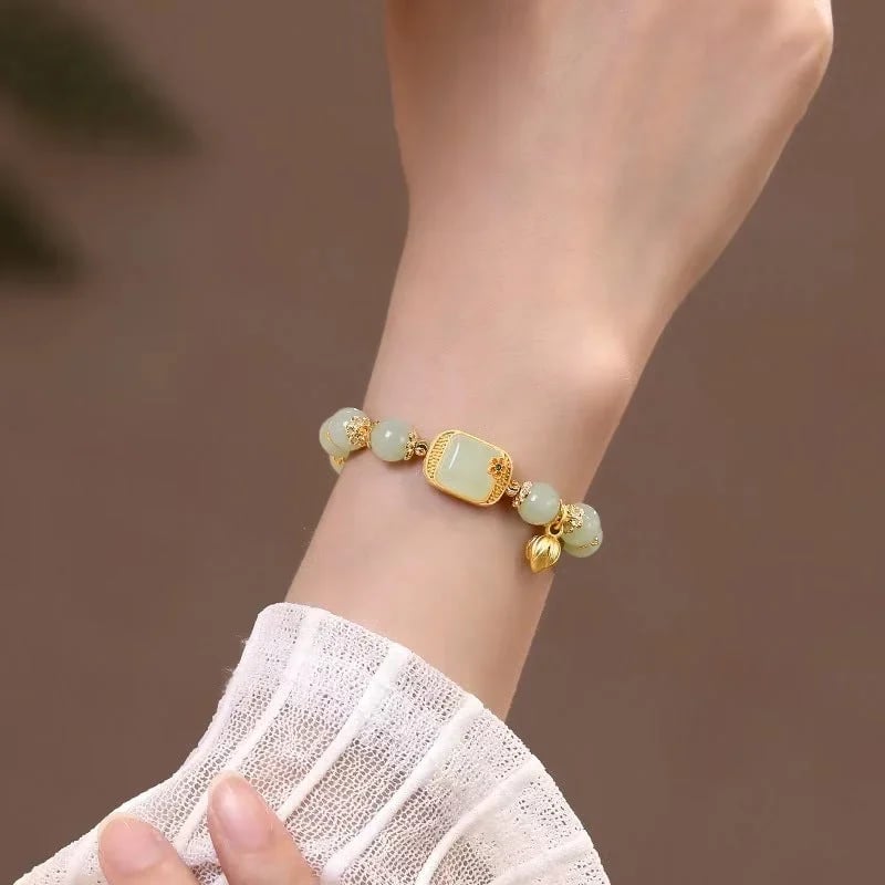 Nischenprodukt aus hochwertigem Hetian-Jade mit Perlenarmband