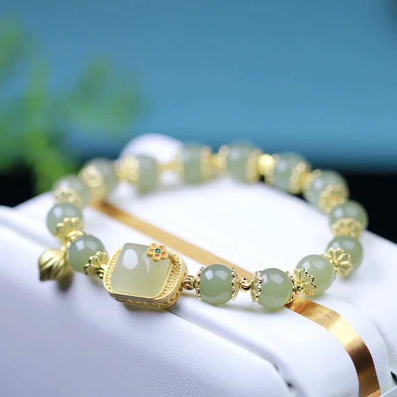 Nischenprodukt aus hochwertigem Hetian-Jade mit Perlenarmband