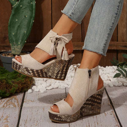 【EU 35-43】👡Damen-Sandalen mit offener Zehenpartie und Plateau-Keilabsatz und Quaste