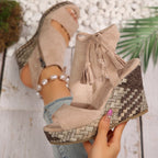【EU 35-43】👡Damen-Sandalen mit offener Zehenpartie und Plateau-Keilabsatz und Quaste
