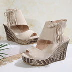 【EU 35-43】👡Damen-Sandalen mit offener Zehenpartie und Plateau-Keilabsatz und Quaste