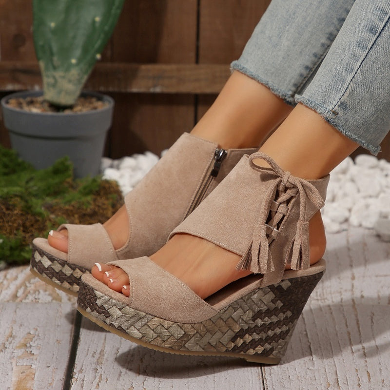 【EU 35-43】👡Damen-Sandalen mit offener Zehenpartie und Plateau-Keilabsatz und Quaste