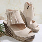 【EU 35-43】👡Damen-Sandalen mit offener Zehenpartie und Plateau-Keilabsatz und Quaste