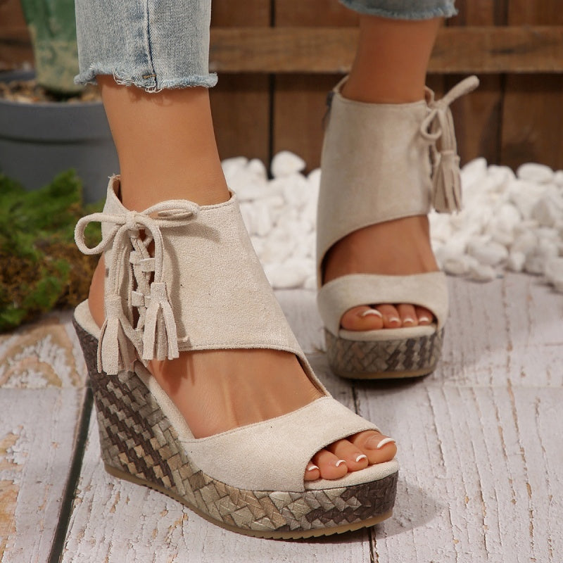 【EU 35-43】👡Damen-Sandalen mit offener Zehenpartie und Plateau-Keilabsatz und Quaste