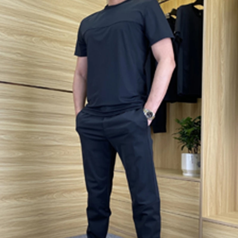 Zweiteiliges Sportset für Herren mit Kurzarmshirt und Hose