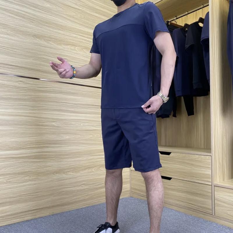 Zweiteiliges Sportset für Herren mit Kurzarmshirt und Hose
