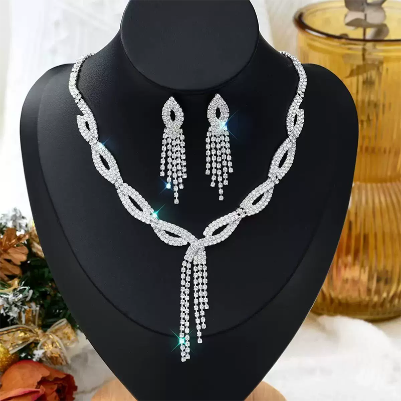 💐Elegantes Kaskaden-Schmuckset für Damen (Halskette & Ohrringe)