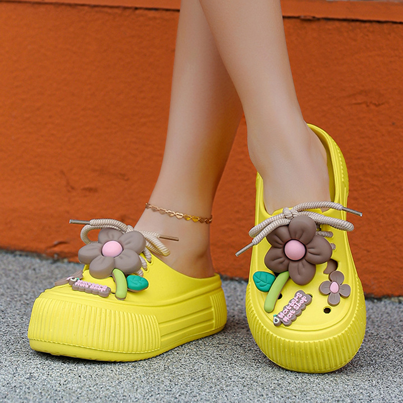 🍀Tragbar zu Hause und unterwegs 💖Atmungsaktive Damen-Pantoletten mit blumigem Schuhschmuck