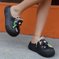 🍀Tragbar zu Hause und unterwegs 💖Atmungsaktive Damen-Pantoletten mit blumigem Schuhschmuck