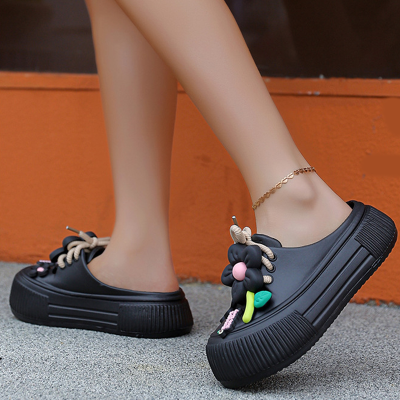 🍀Tragbar zu Hause und unterwegs 💖Atmungsaktive Damen-Pantoletten mit blumigem Schuhschmuck