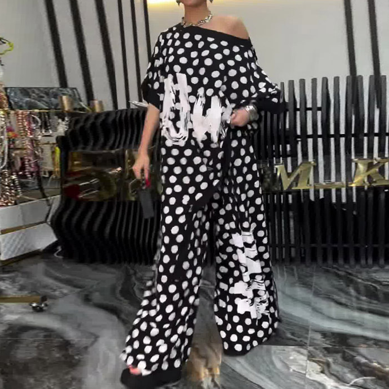 Modischer Zweiteiler für Damen: Oversize-Shirt und Hose mit weitem Bein