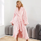 50 % Rabatt, nur bis zu diesem Wochenende!🧖♀️ Luxuriös weicher Bademantel – ultraweicher Stoff, elegante Rüschen und Komfort für jeden Tag